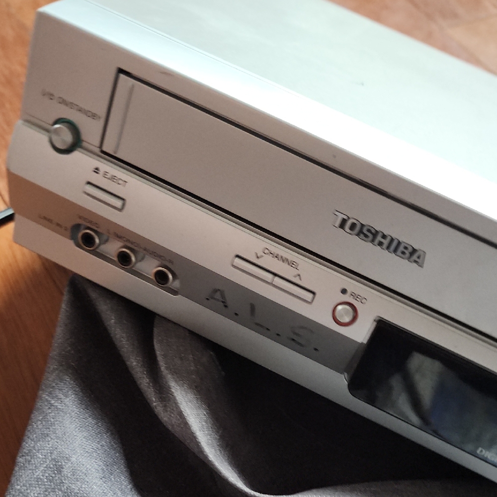 Toshiba Silver Multimedia Player